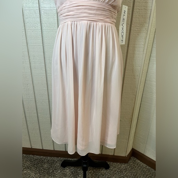 #Levkoff Chiffon Halter A-Line bridesmaid dress in Petal Pink, size 8. - Picture 6 of 7